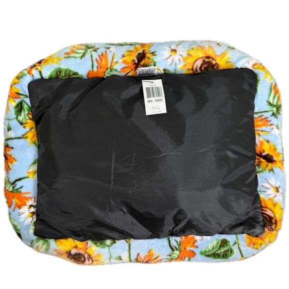 Vera Bradley Pet Bed in Sunflower Sky - Small - Medium - 26200 Lt. Blue Yellow - Picture 6 of 9